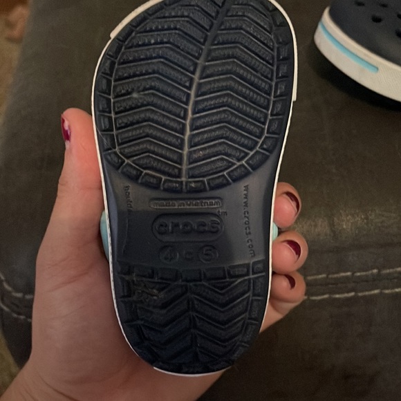 Size 4, crocs - Picture 4 of 5